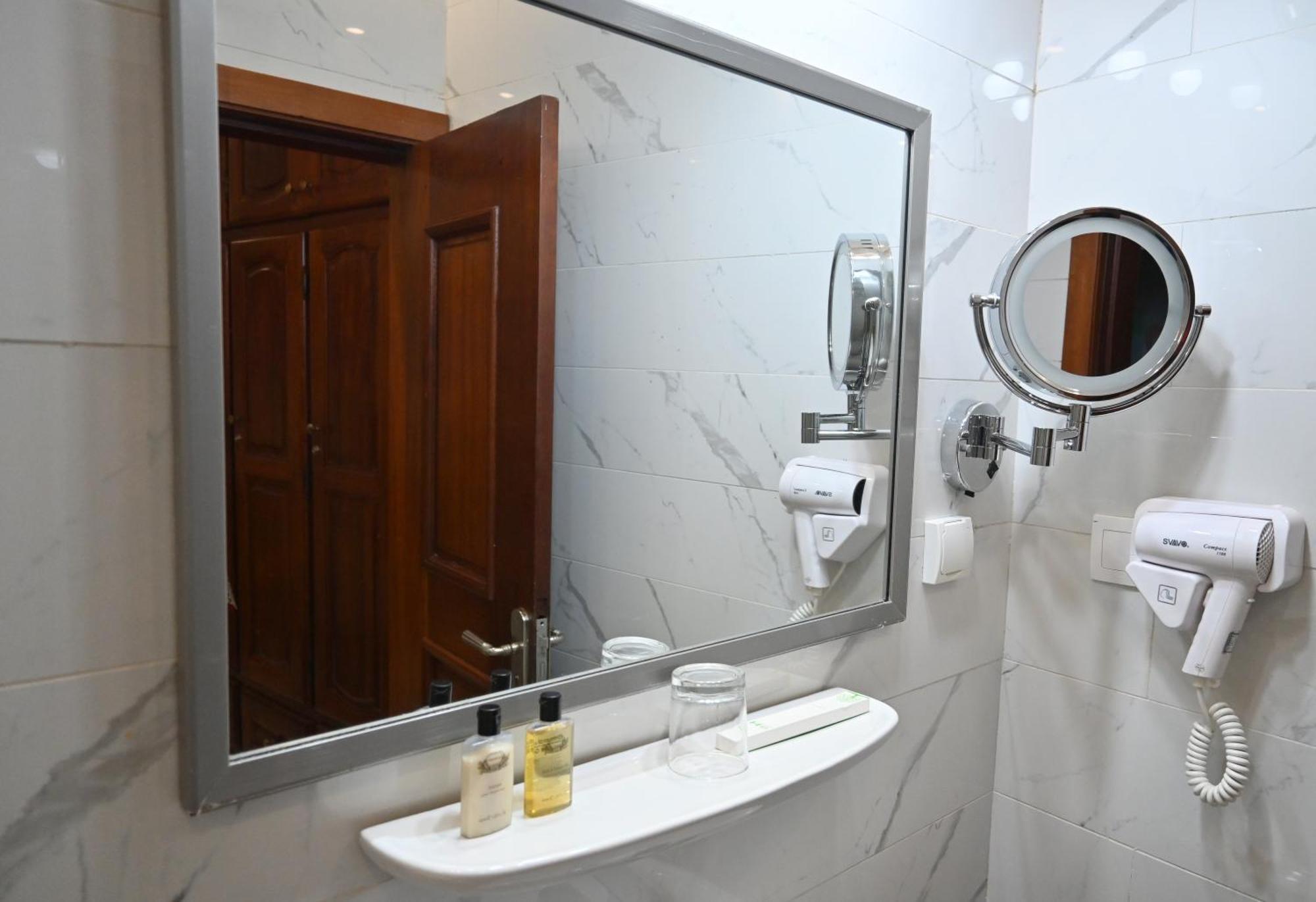 Grand Hotel Akwa Douala Exterior photo